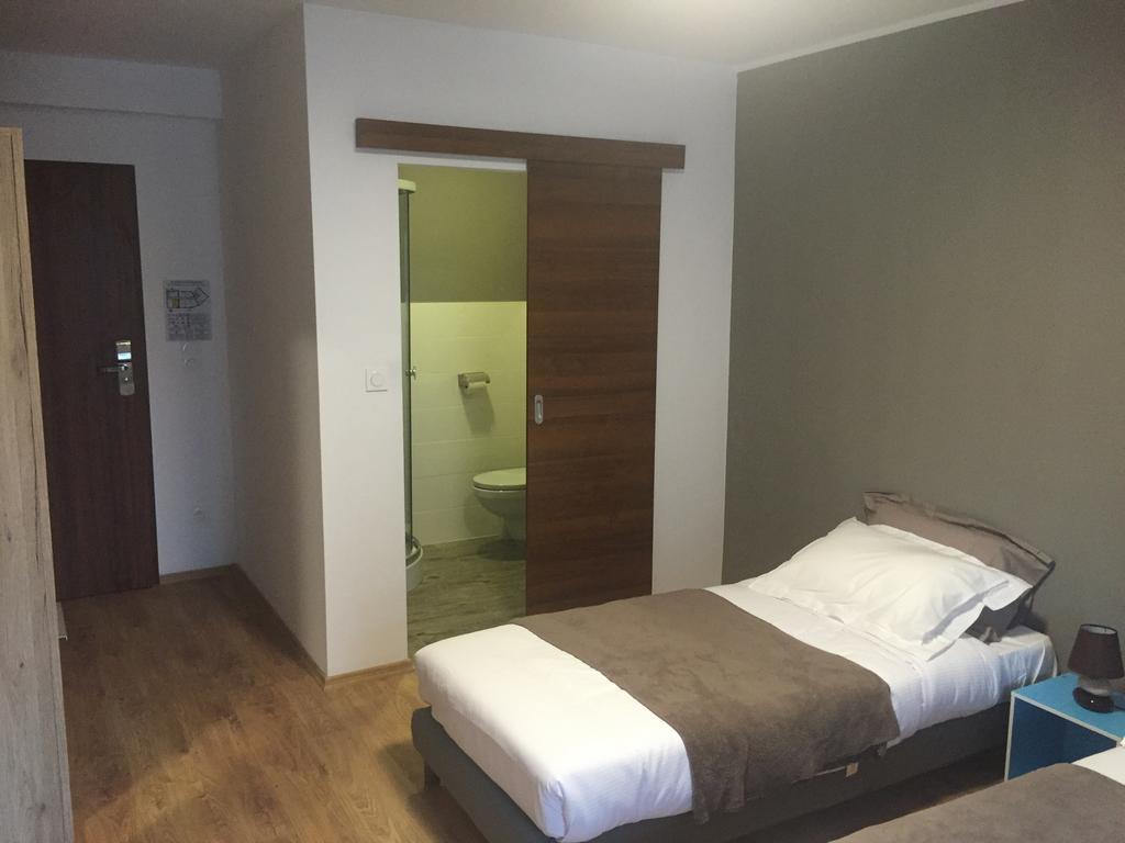 Hôtel Le Saint Amand Saint-Amand-Montrond Quarto foto